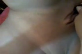 Il se branle devant 3 fille