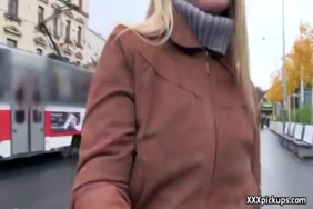 Photo porno un garçon baise une piliciere