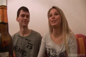 Www vidéo xxx un garçon de 18 dormir avec sa mère