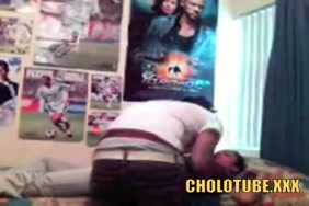 Xxx porno un femme qui est coucher