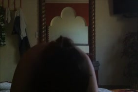 Ma tante me demande de la baisé