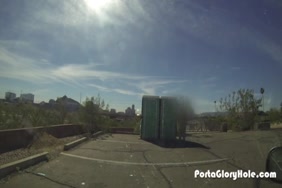 Une femme noire nue avec des grosses fesses