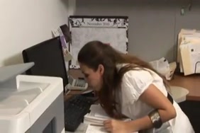Il baise ma femme endormie