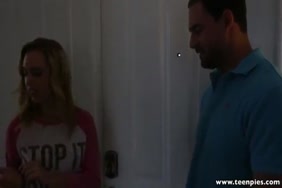 Baise avec machine à sex vidéo courte