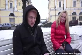 Vidéo de femmes qui couchent avec des chiens