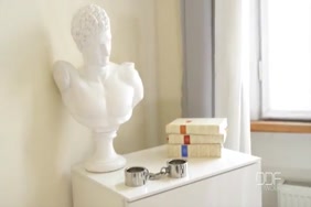 Vidéo a installer de femme nue qui baise dans une douche