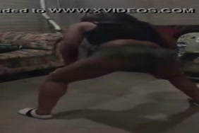 Clip africain avec de grosses fesses qui dancent