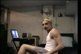 Maman la nuit me demande de la baise