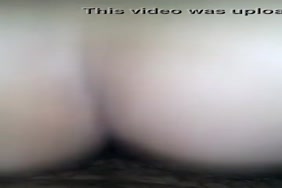 Il espionne sa tante nue