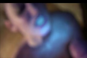 Femme nu baiser en peut plud