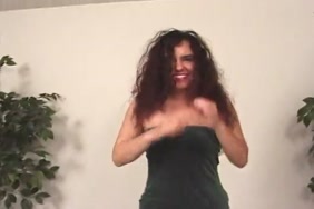 Une hermaphrodite fait lamour �� une femme