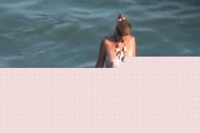 Baiser cette nana sexy à la plage.