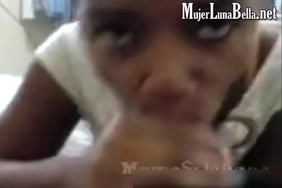 Maman est coincé sous le lit