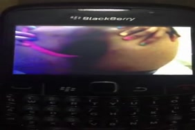 Mujet encuentra camara con video xxx