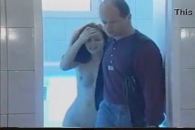 Femme a la maison toute nue x