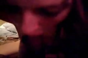 Jeune fille perd sa virginité devant la camera