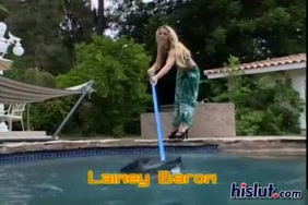 Une fille qui sex un cheval