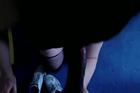 Video dun homme qui deshabille une femme