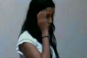 Il caresse l sexe de sa famme dans un majaje