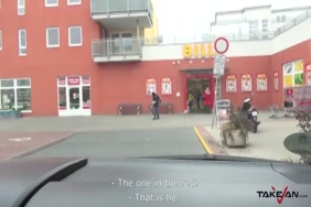 Il l a deshabille pendant qu elle dort
