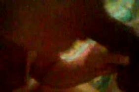 Femme noire senegalaise qui fait caca