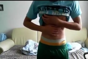 Son chien la baise par surprise