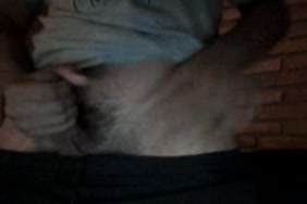 Video porno je me branle et ma soeur me surprend et me suce