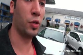 La bese de vagins vierge de fille