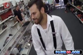 Nik entre femme par vagin