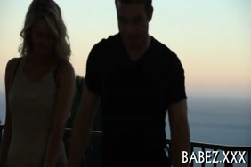 Porno cameroun dans une boite de nuit en public