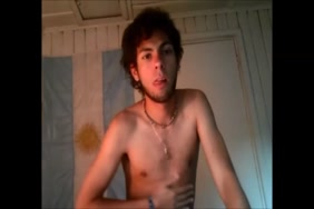 Je touche la chate de ma petite soeur