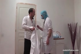 Surprend sa soeur se masturbe
