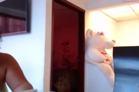 Xnxx une mere musulmane pique le copain de sa fille sous la table